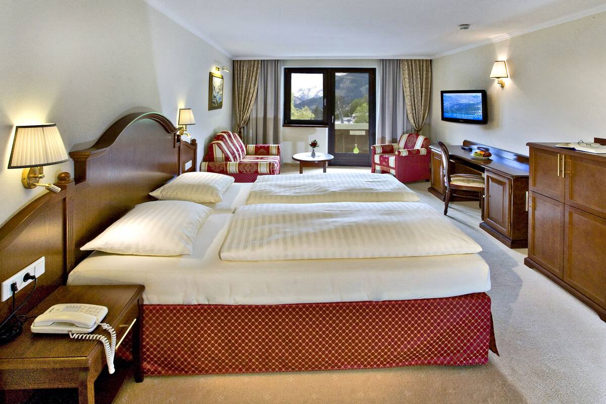 junior suite, 1 double bed, balcony, mountain view | down duvets, minibar, in-room safe, desk