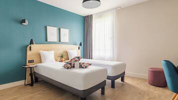 Studio Twin | Luxe beddengoed, een bureau, een strijkplank/strijkijzer