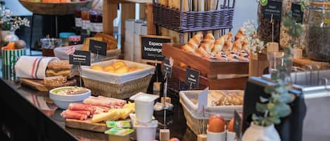 Daily buffet breakfast (EUR 13.9 per person)