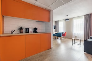 Appartement T3 | Private kitchen | Fridge, microwave, stovetop, coffee/tea maker