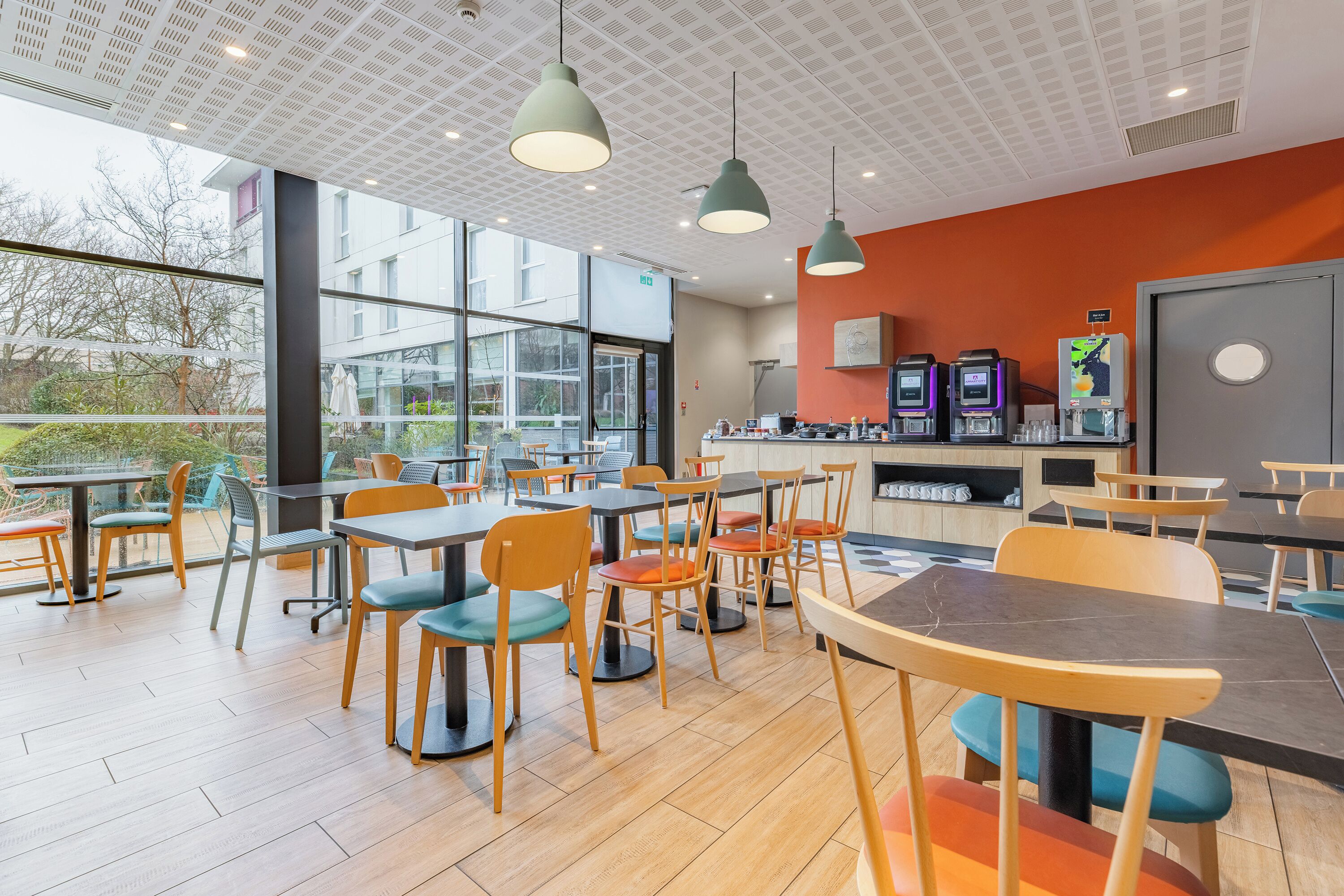 Daily buffet breakfast (EUR 13.9 per person)