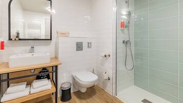 Appartement T2 | Bathroom | Hair dryer, towels, soap, shampoo