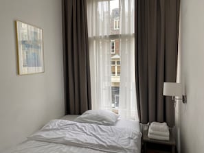 Basic Single Room, 1 Single Bed | WiFi (無料)、ベッドシーツ