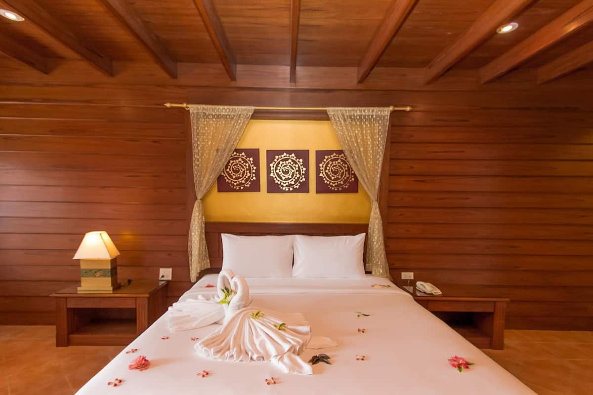 Superior Room Double Bed | Minibar, két bảo mật tại phòng, bàn, màn/rèm cản sáng 