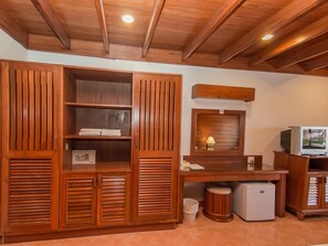 Superior Room Double Bed | Minibar, in-room safe, desk, blackout drapes - Bel Aire Resort Phuket (Patong)