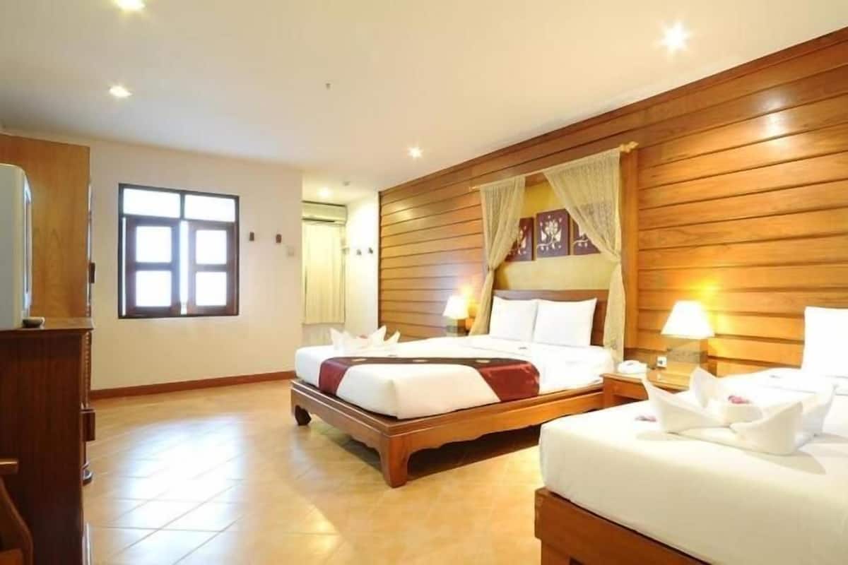 Minibar, két bảo mật tại phòng, bàn, màn/rèm cản sáng 