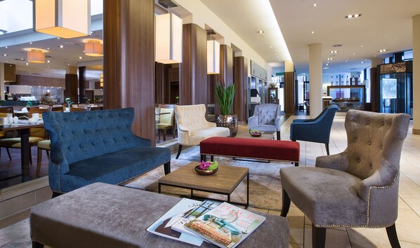 Lobby sitting area - Lindner Hotel Hamburg Am Michel, part of JdV by Hyatt (Hamburg)