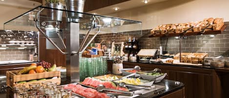 Desayuno de autoservicio diario (EUR 30 por persona)