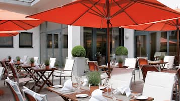 Frühstück, lokale und internationale Küche