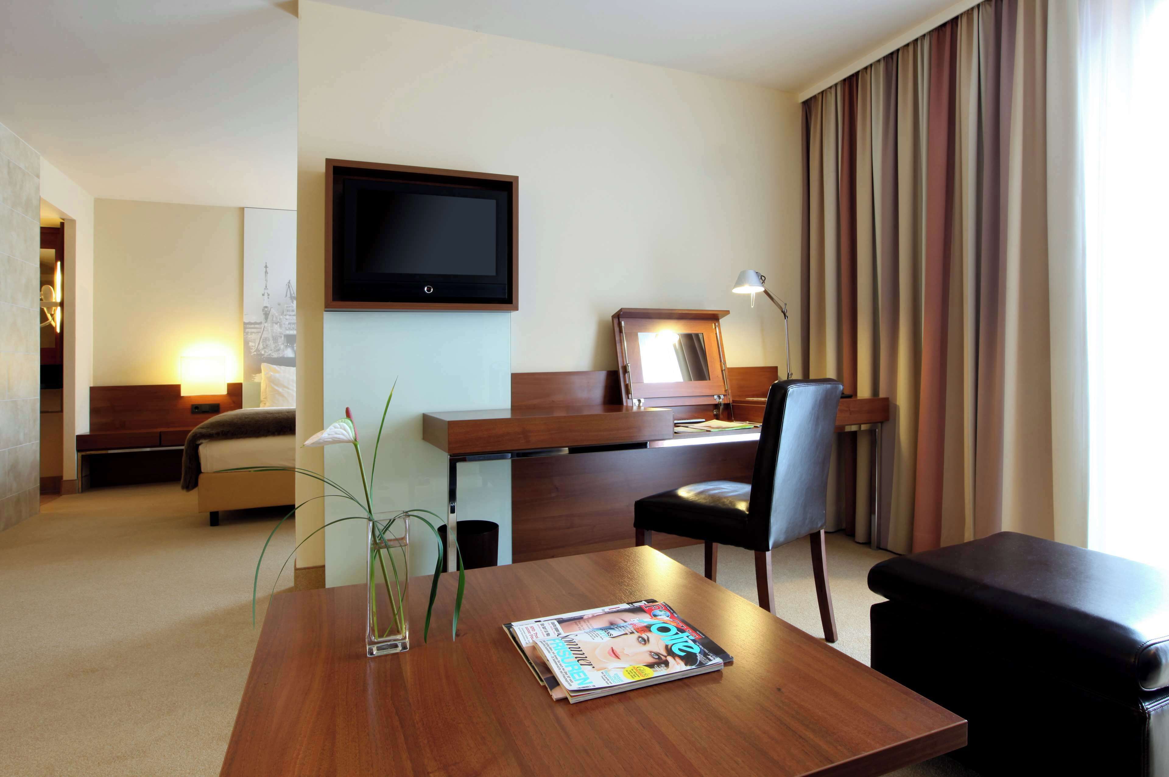 junior suite | hypo-allergenic bedding, in-room safe, laptop workspace