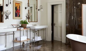 Room (Ochre) | Bathroom | Combined shower/tub, hair dryer, towels - Heckfield Place (Hook)