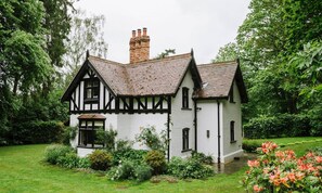 Front of property - Heckfield Place (Hook)