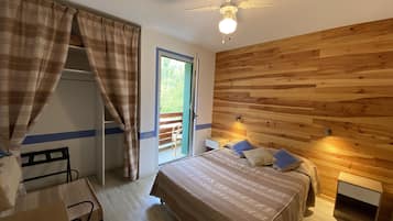 Chambre Double 140 ou avec lits jumeaux côté lac avec balcon | Coffres-forts dans les chambres, bureau