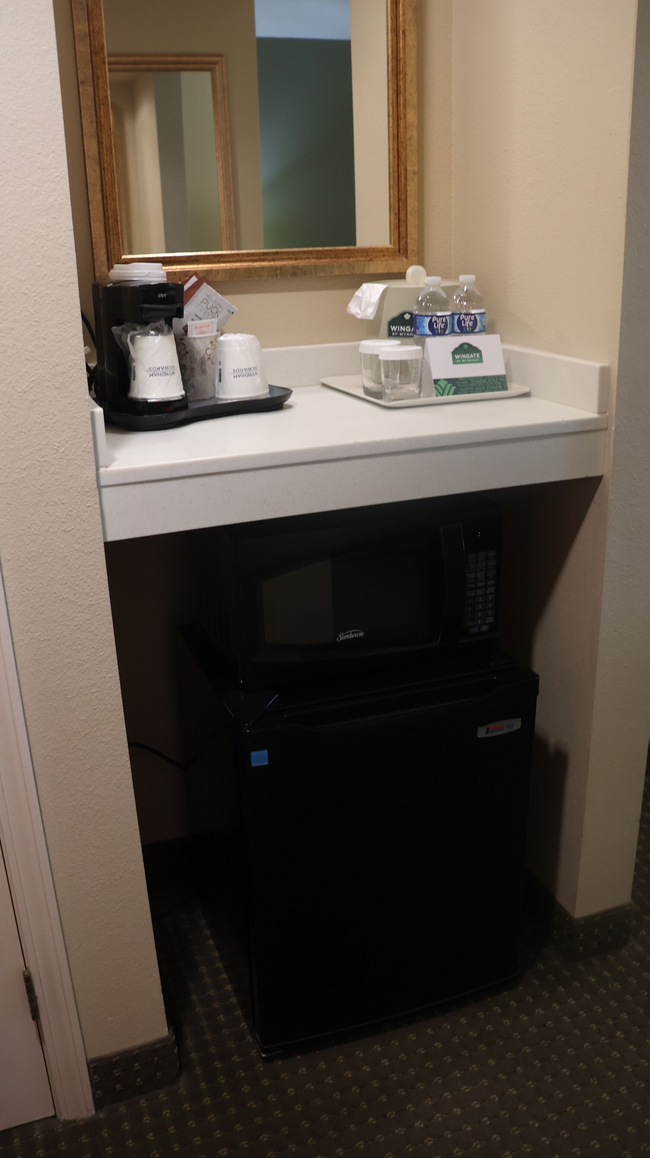 standard room, 2 queen beds | microwave