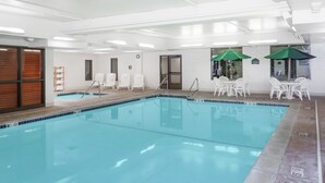 Innendørsbasseng