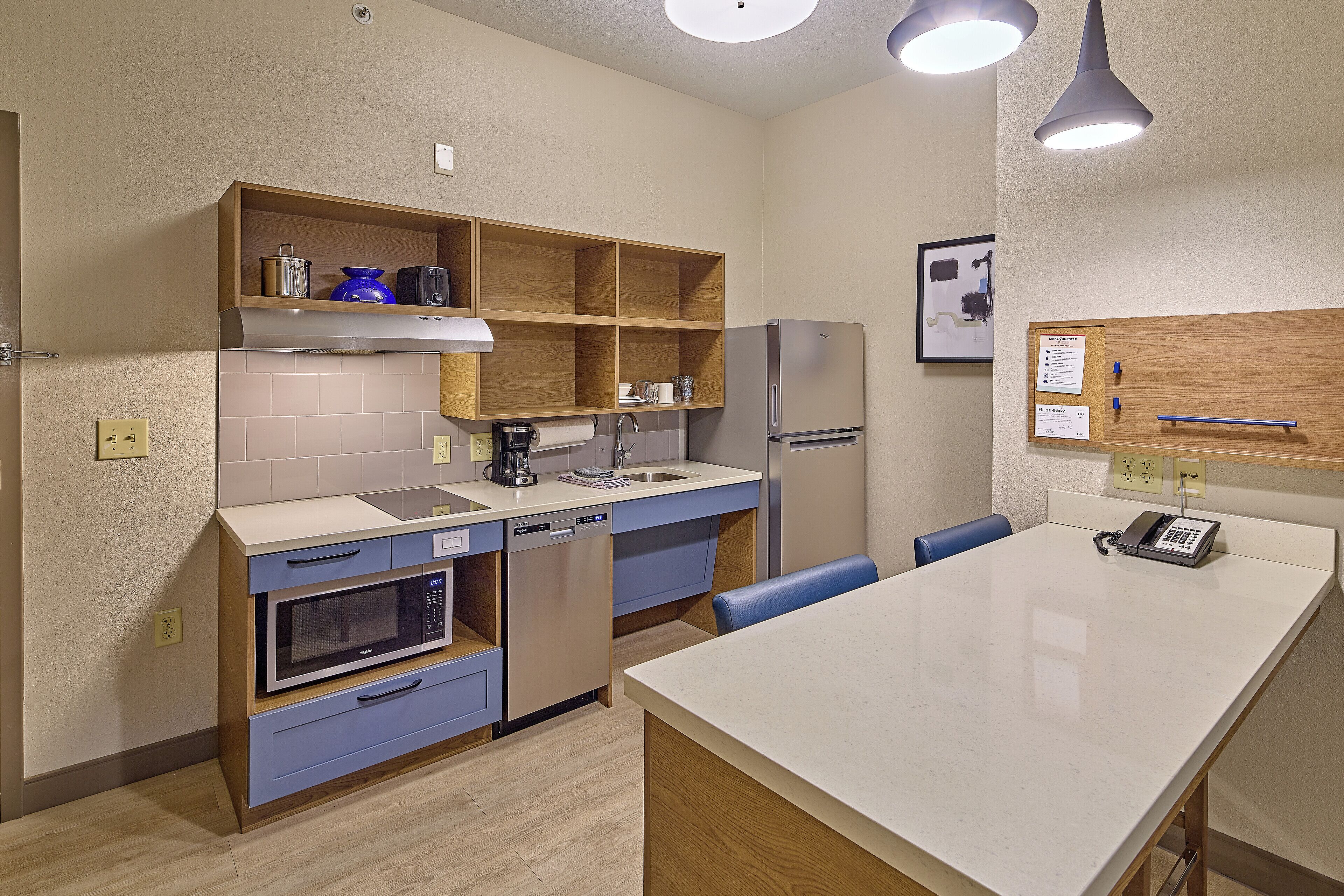 suite, 1 bedroom | private kitchen | full-sized fridge, microwave, stovetop, dishwasher