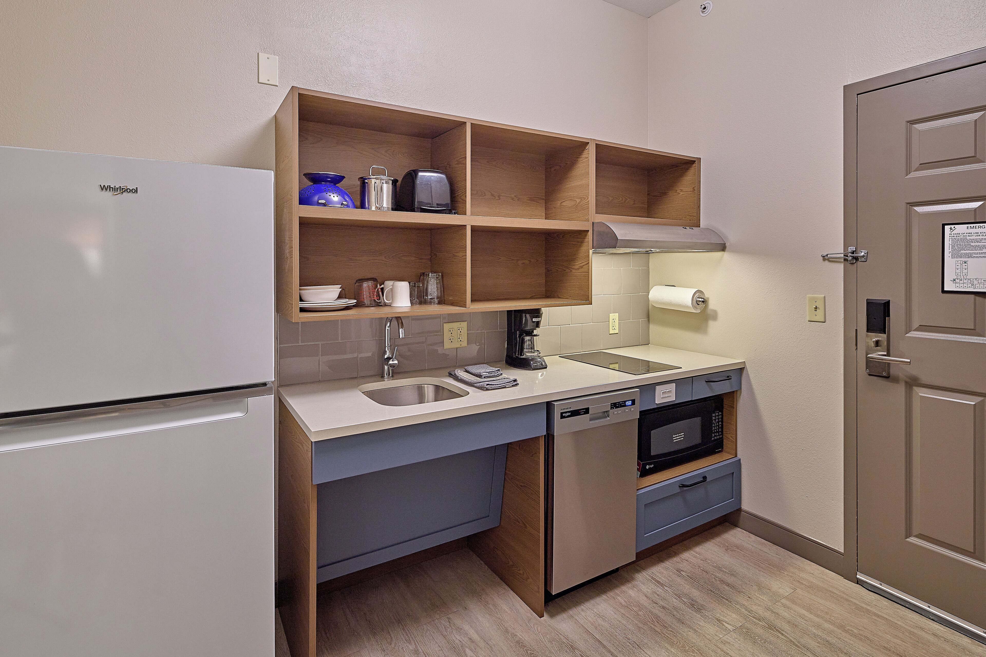 studio suite, 1 queen bed (shower) | private kitchen | full-sized fridge, microwave, stovetop, dishwasher