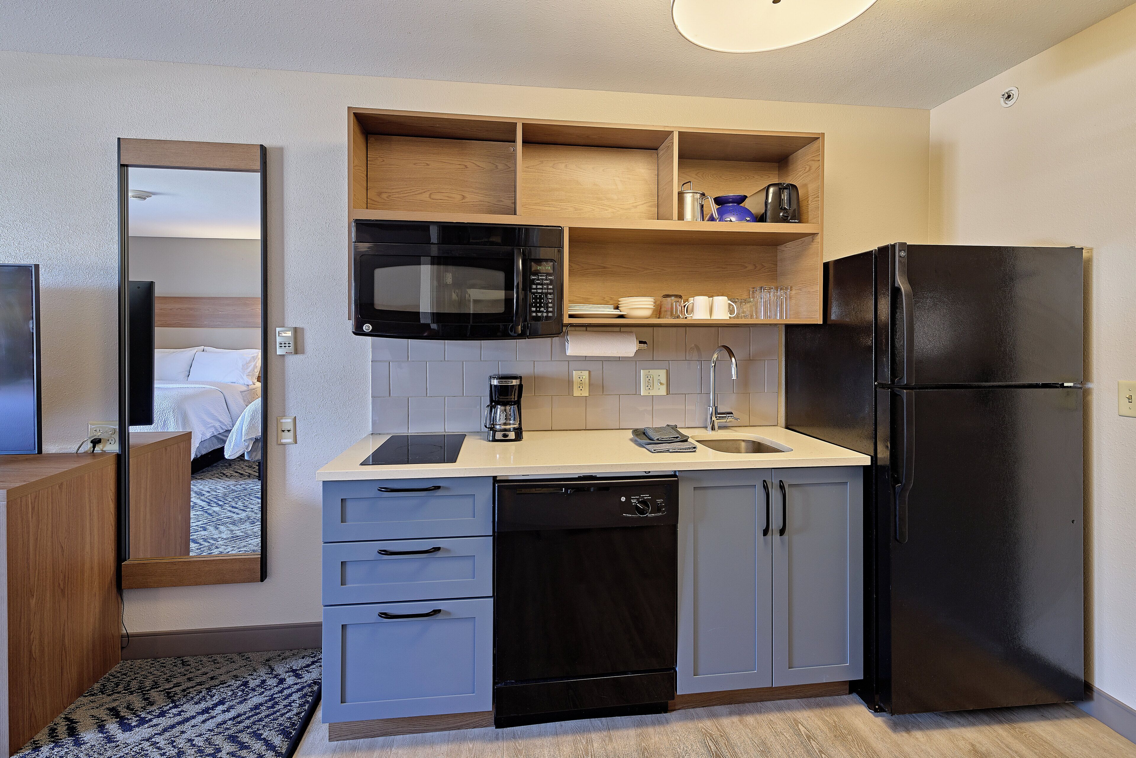 Studio Suite, 2 Double Beds | Private kitchen | Full-size fridge, microwave, stovetop, dishwasher