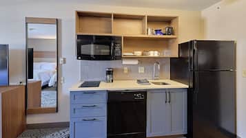 Studio Suite, 2 Double Beds | Private kitchen