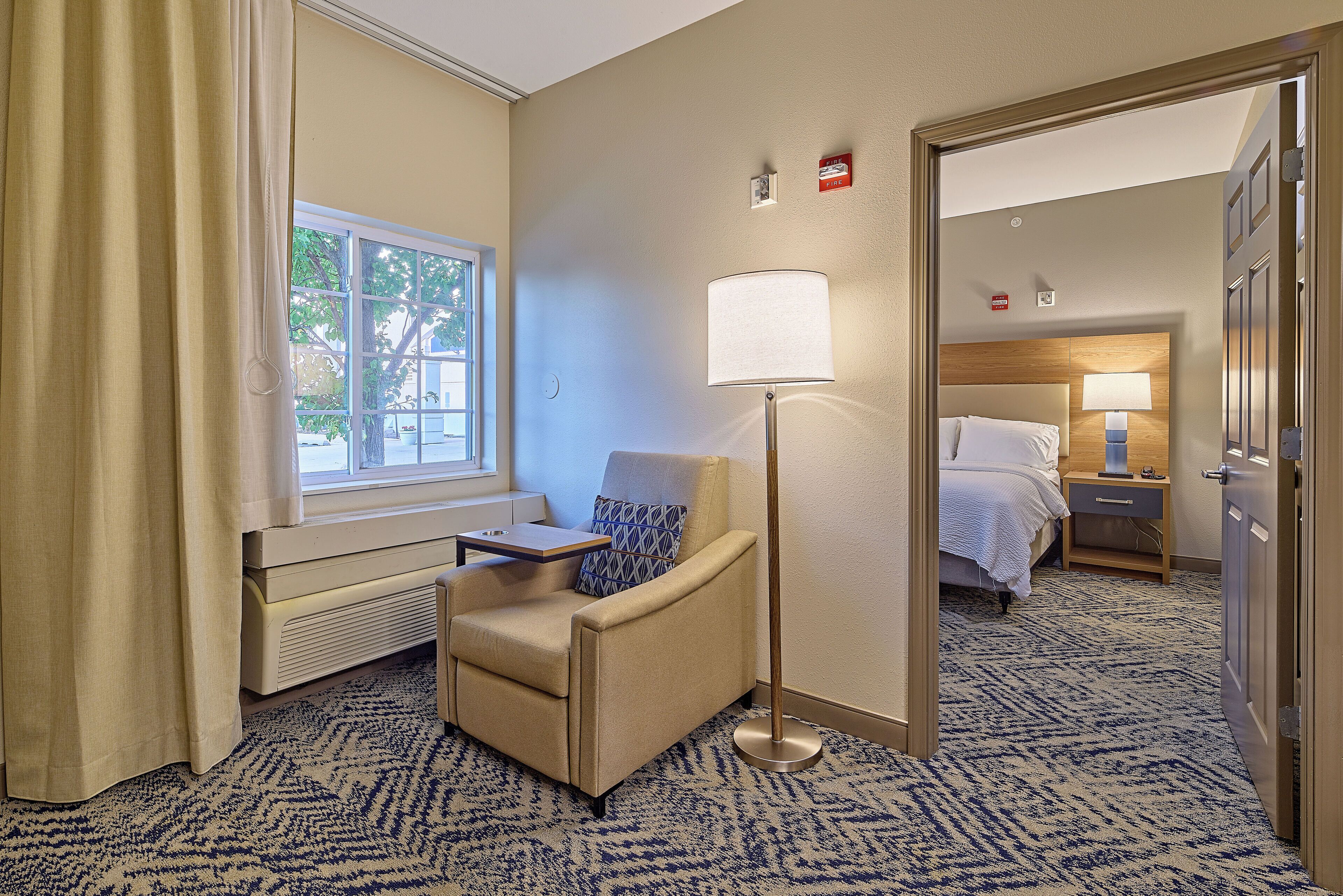 suite, 1 bedroom | living area | tv