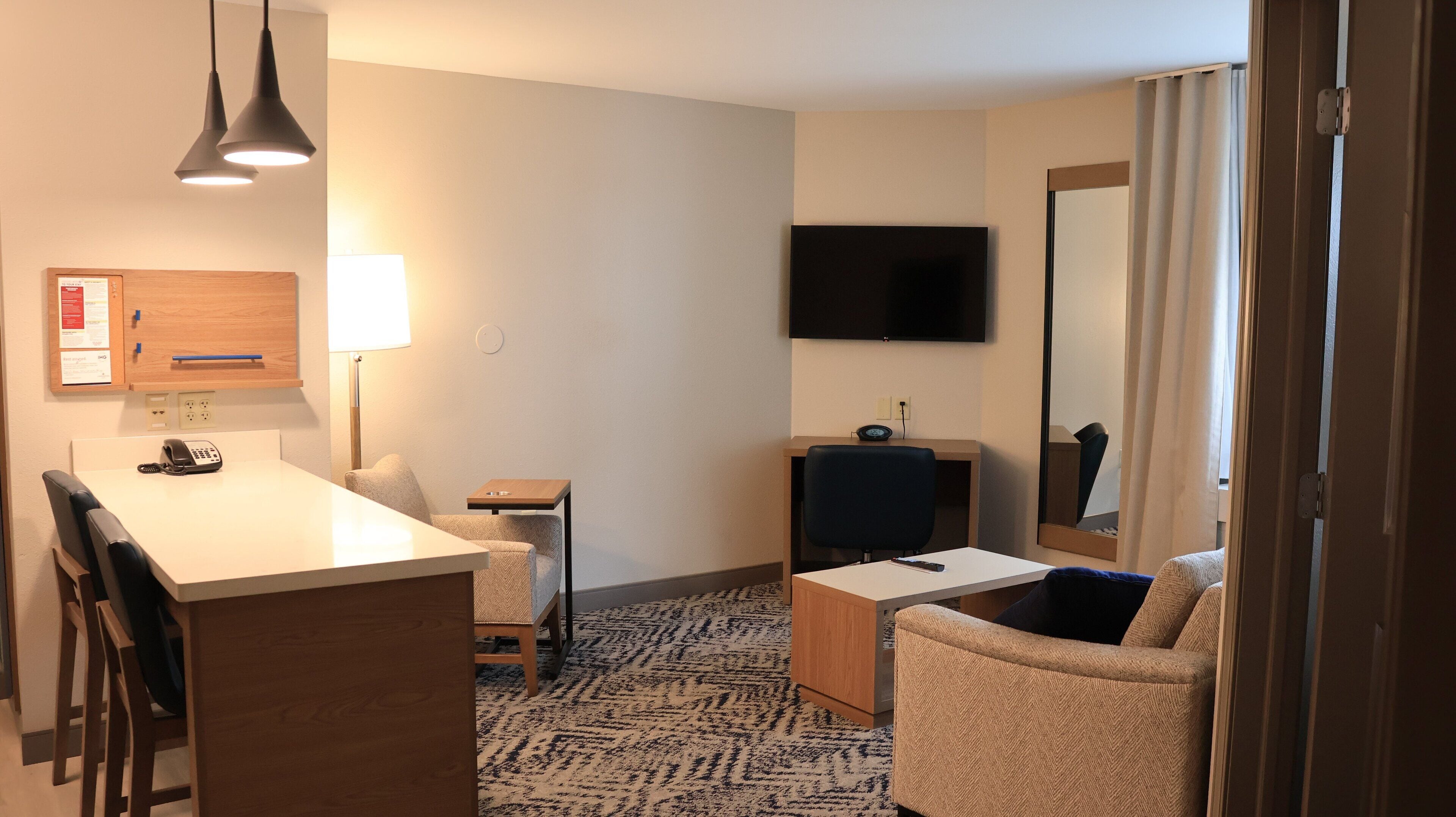 Room, 1 Bedroom | Desk, iron/ironing board, free WiFi, bed sheets