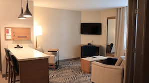 Room, 1 Bedroom | 1 bedroom, desk, iron/ironing board, free WiFi