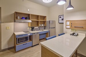 Suite, 1 Bedroom | Room amenity