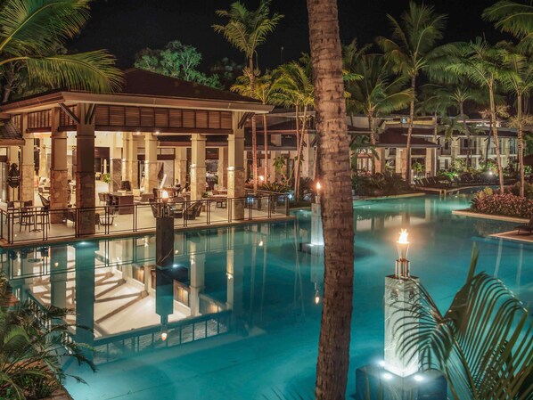 Breakfast, lunch, dinner served; pool views