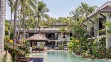Outdoor pool, sun loungers