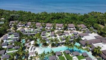 Outdoor pool, sun loungers