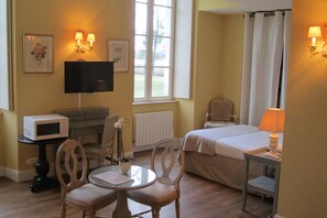 Decoración personalizada, muebles diferentes y escritorio