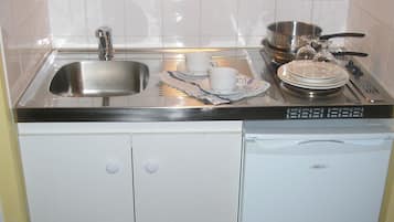 Traditional Double Room | Private kitchenette | Full-sized fridge, microwave, stovetop, cookware/dishes/utensils