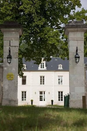 Garden. Château de Lazenay