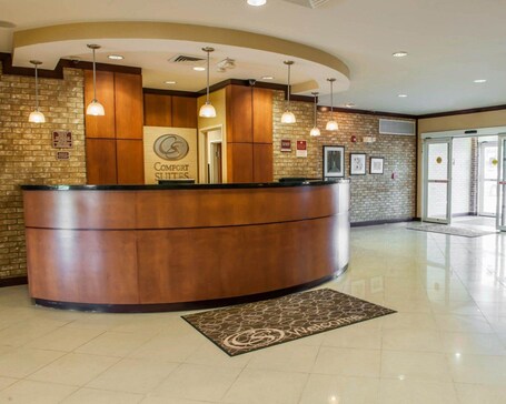 Comfort Suites Southport - Image 2