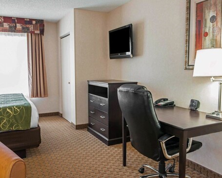 Comfort Suites Southport - Image 45