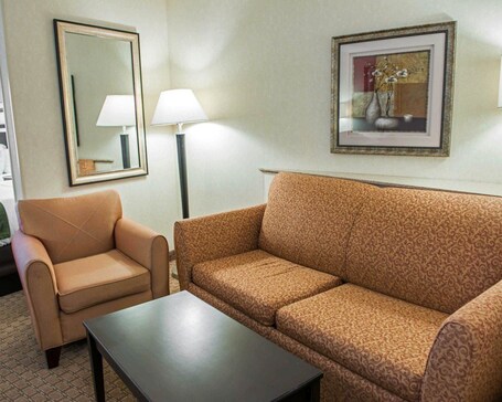 Comfort Suites Southport - Image 15