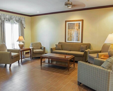Comfort Suites Southport - Image 5