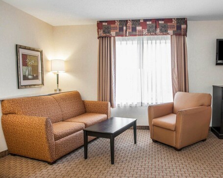 Comfort Suites Southport - Image 25