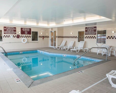 Comfort Suites Southport - Image 17