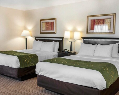 Comfort Suites Southport - Image 37