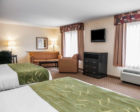 Comfort Suites Southport - Image 32
