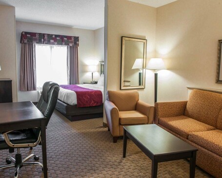 Comfort Suites Southport - Image 41
