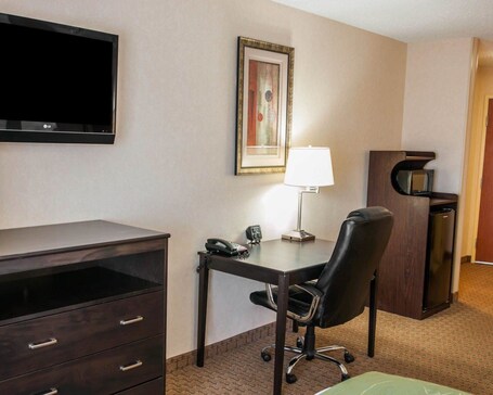 Comfort Suites Southport - Image 28