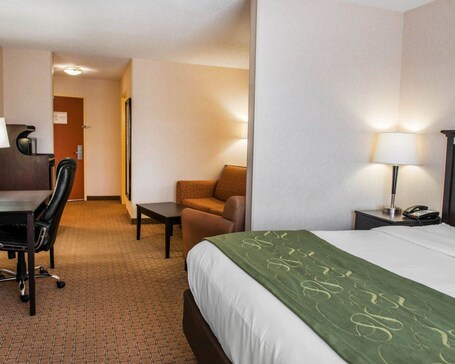 Comfort Suites Southport - Image 42