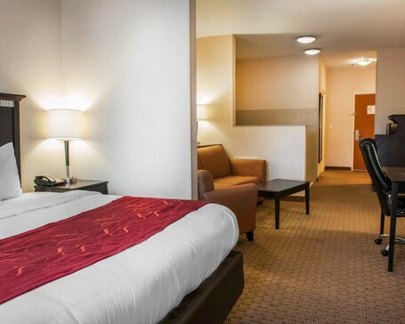 Comfort Suites Southport - Image 38