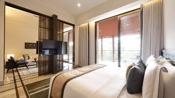 Sanctuary Suite | Värdeförvaringsskåp på rummet, skrivbord och arbetsyta för laptop