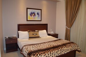 Egyptian cotton sheets, premium bedding, in-room safe, rollaway beds