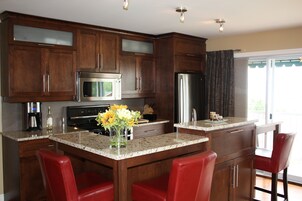 Presidential Suite, 2 Queen Beds, Kitchen, City View | Private kitchen | Mini-fridge, microwave, coffee/tea maker, electric kettle