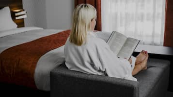 Signature Plus Room, 1 Queen Bed | Room amenity