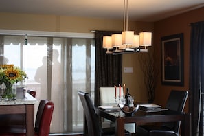 Presidential Suite, 2 Queen Beds, Kitchen, City View | In-room dining - Hotel Le Littoral (Québec City)